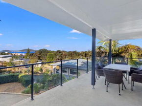 Island View - 80 Lentara St - Large Family Home, Pool, WIFI and Sweeping Views of Fingal